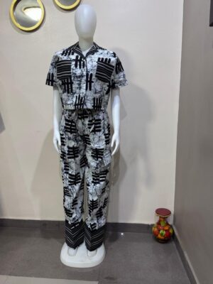 100% cotton Ankara trouser and top with asooke at the bottom of trousers (Size 14)
- FMU0559